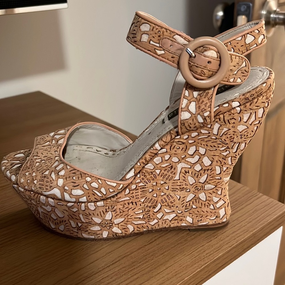Alice and Olivia platform wedge size 7